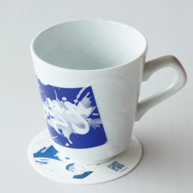 【井上祐希さんのマグカップで、より深いコーヒー時間を☕️】
.
先日のKBC「ふるさとWish」でも取り上げていただいた、有田焼作家・井上祐希さんのマグカップ。当店では、ホットコーヒーのご提供に使用し