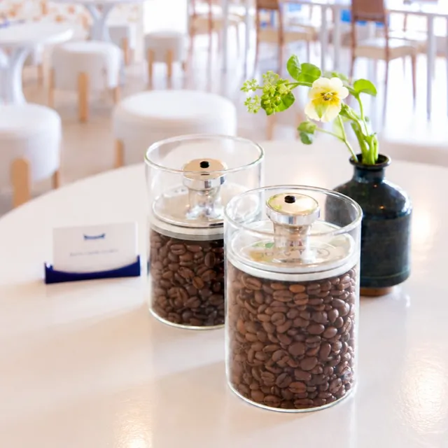 【10月1日はコーヒーの日☕️✨】

本日10月1日は「国際コーヒーの日」。

CAFE USEUM ARITAのフレンチプレスコーヒーは、
地元・佐賀焙煎所で丁寧に焙煎されたこだわりの豆を使用してい