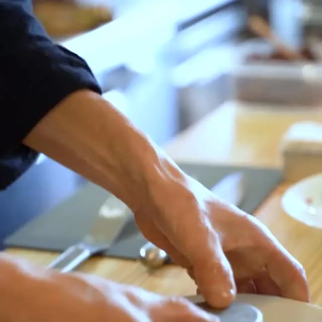 【GW限定：人間国宝の器で愉しむ、特別な苺のパフェ🍓】

GWの期間中、CAFE USEUM ARITAでしか出逢えない
贅沢の極みを尽くした特別なパフェをご用意しました。

九州陶磁文化館内にある